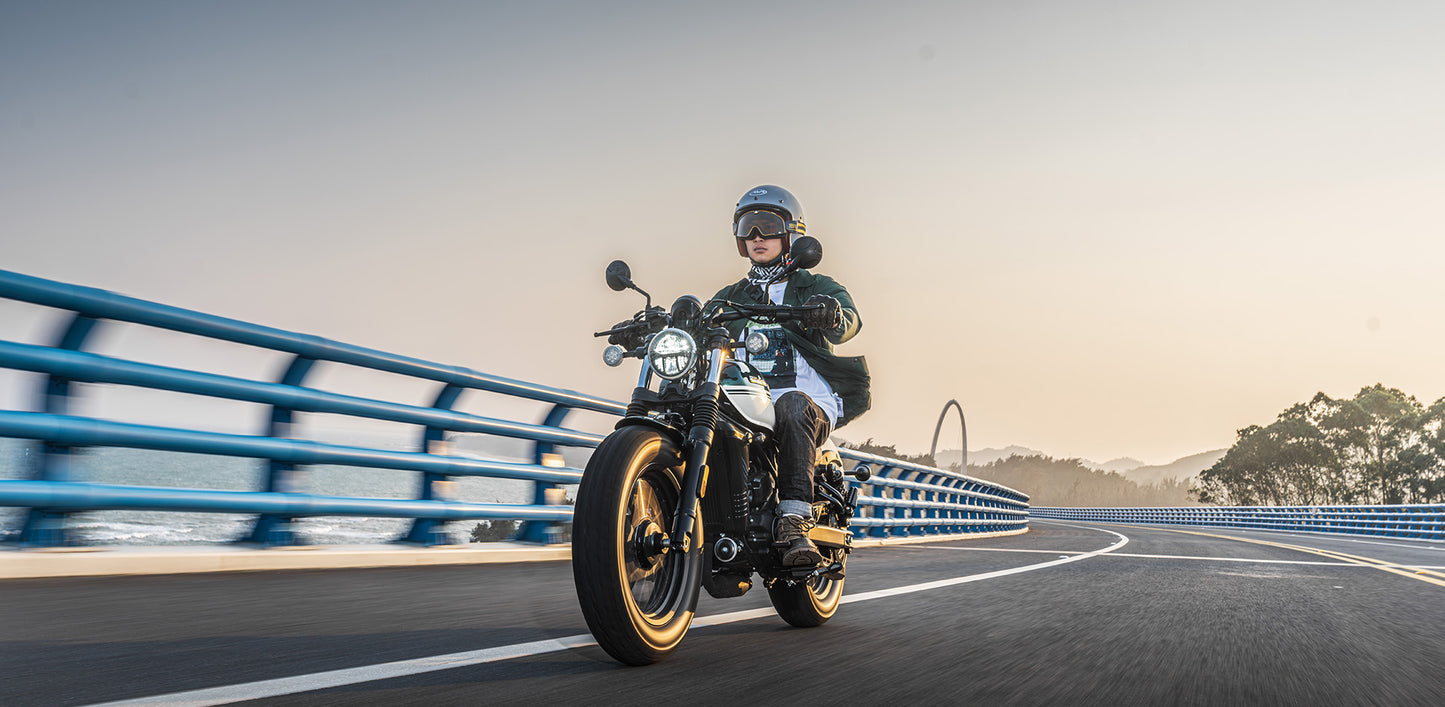 CFMOTO 春風 250CLC 2025版